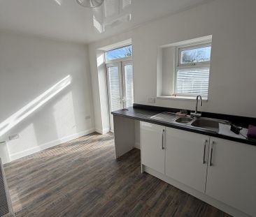 2 bedroom semi-detached house to rent - Photo 5