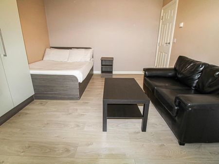 Studio to rent - Photo 3