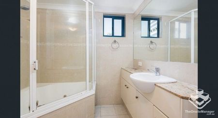 Brisbane City, Furnished 3B + 2B, Available 17 Nov - Photo 5