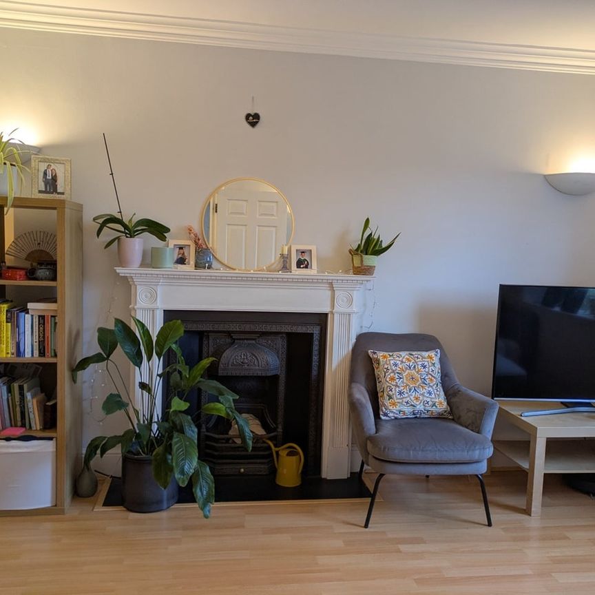 2 Bed Flat, Oakfield Road, BS8 - Photo 1