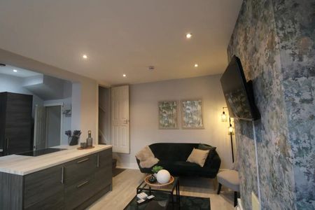 4 Bed Detached House, Martin Terrace, LS4 - Photo 4