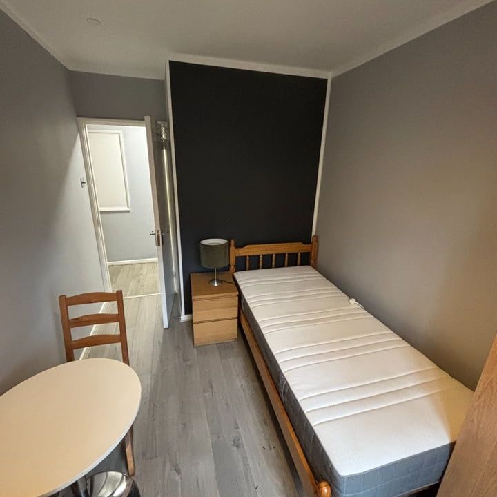 3 Bed Flat, Studley Road, SW4 - Photo 1