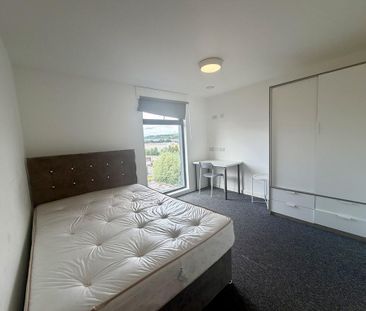 1 bedroom in a flat share to rent - Photo 4
