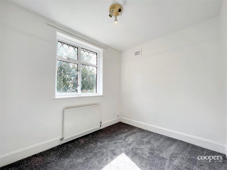 Swakeleys Road, Ickenham, UB10 - Photo 5