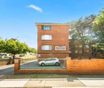 Spacious One-Bedroom Unit in Prime Location - Photo 1