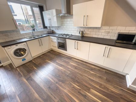 6 bedroom terraced house to rent - Photo 4