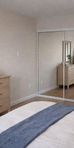 4 1/2 SITUÉ DANS UN SECTEUR PAISIBLE - ENTIÈREMENT RÉNOVÉ - 1425$/MOIS TOUT INCLUS, DISPONIBLE POUR MAI, JUIN OU JUILLET - Photo 3