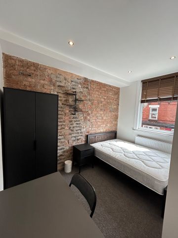 4 Bed Terraced House, Cedar Grove, M14 - Photo 3