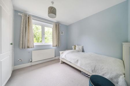 5 Bed Terraced House, Percy Road, E16 - Photo 4