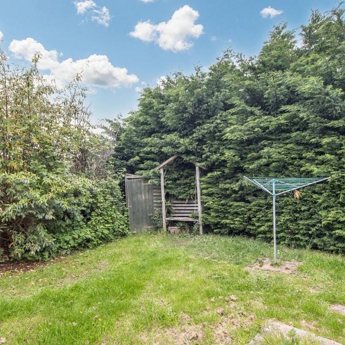 3 bedroom semi-detached bungalow to rent - Photo 1