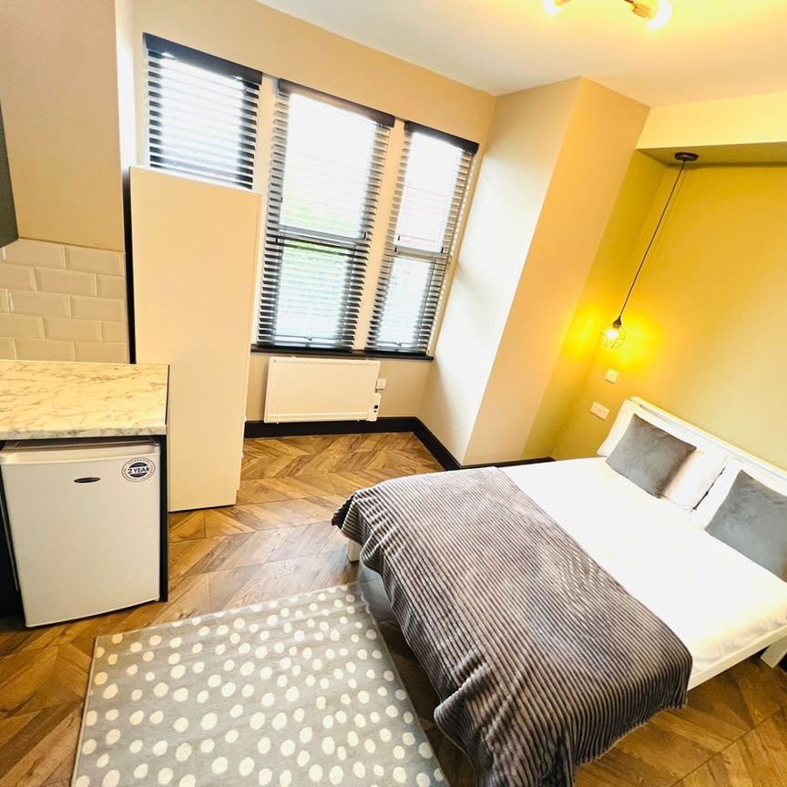 Studio Flat, Hazelbank Road, SE6 - Photo 1