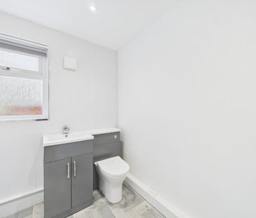 2 bedroom end of terrace house to rent - Photo 1