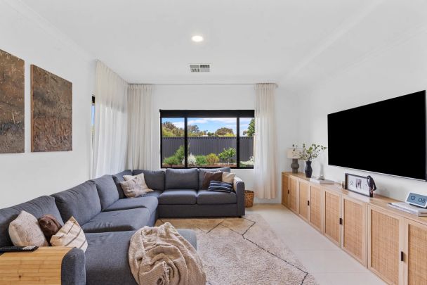 Spacious & Stylish 3 Bed / 2 Bath Home on a Corner Block - Photo 1