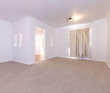 Spacious Family Home - Photo 2