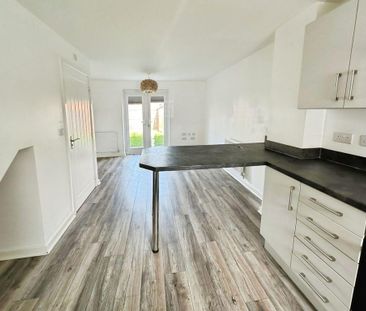 2 bedroom end of terrace house to rent - Photo 4