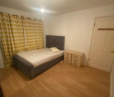 4 bedroom terraced house to rent - Photo 5