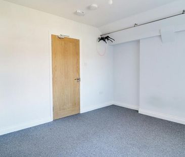 4 bedroom semi-detached house to rent - Photo 4