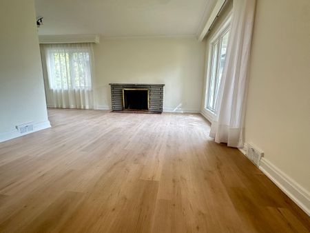 For Lease - 425 Maple Grove Drive, Oakville, Ontario - Photo 2