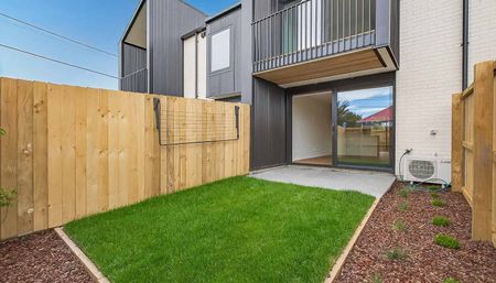 Modern, High spec Townhouse with Private Master Ba - Photo 5