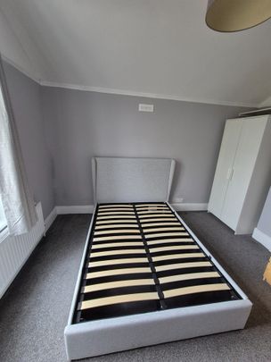 Room in a Shared House, Melfort Rd, CR7 - Photo 1