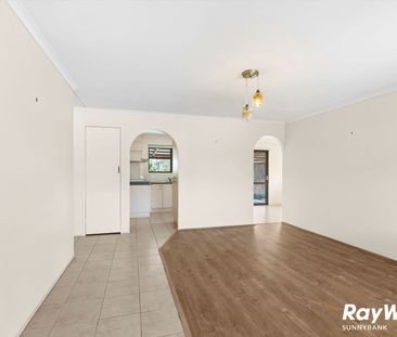 Charming Lowset Home in Quiet Street - Photo 1