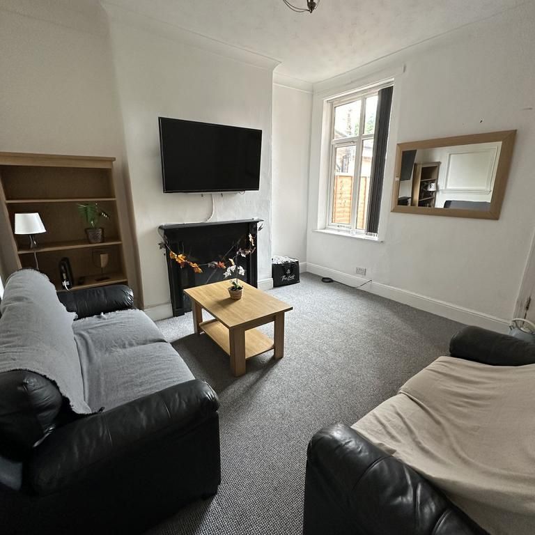 4 bedroom house to rent - Photo 1