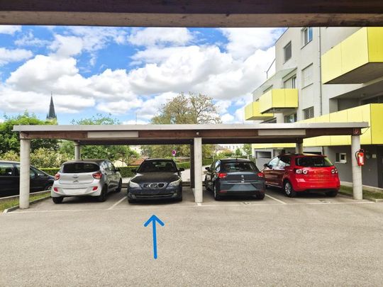 Stadt Haag Zentrum! Sonnige 2-Zimmer-Wohnung mit Balkon und herrlicher Fernsicht, 51 m² WNFL, Küche möbliert, Carport! - Foto 1