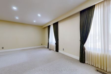 Detached Home For Lease | X8114168 - Photo 2