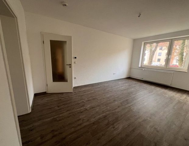 Renovierte 3-Zimmer-Erdgeschosswohnung mit Balkon und Tageslichtbad - Foto 1