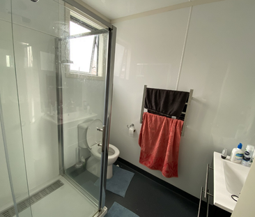 Modern 2 Bedroom Apartment Available for 2026 - Photo 3