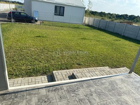 Casa parter moderna - Ostratu - 4 camere - 2 bai - 90mp - 39 - Fotografie 3