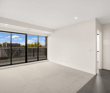 SPACIOUS 2 BEDROOM 2 BATHROOM APARTMENT WITH LARGE BALCONY - Photo 1