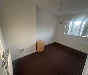 2 bedroom semi-detached house to rent - Photo 3