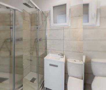 Room in a shared 16-bedroom apartment for rent in Sant Antoni, bills included - Foto 1
