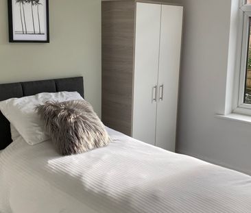 6 Bed (2 Bathroom) Professional Furnished HMO Room 1 - Photo 2