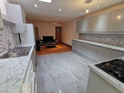 7 bedroom terraced house to rent - Photo 4