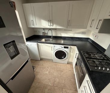 2 bedroom end of terrace house to rent - Photo 4