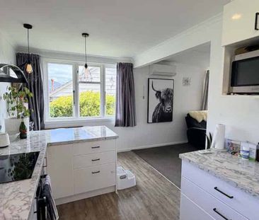 A sunny, tidy & comfortable three bedroom home - Photo 4