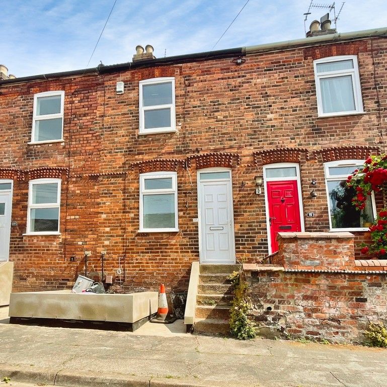 2 bedroom Mid Terraced House to let - Photo 1