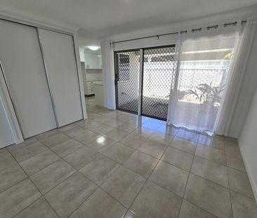 Low-Maintenance Unit in Convenient Svensson Heights Location - Photo 3