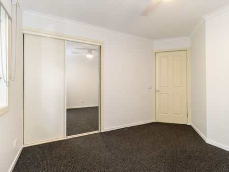 Spacious townhouse in great location! - Photo 5