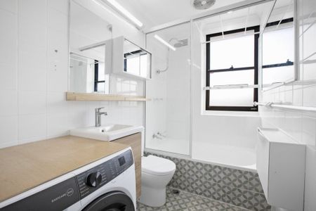 Sunny Drenched Apartment with Ocean and District views - Photo 3