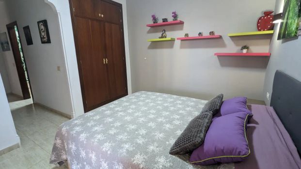 Room in a shared 3-bedroom apartment for rent in Granadilla de Abona, bills included, perfect for professionals and students. - Photo 1