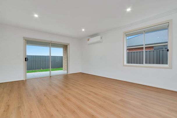 4 Bedroom Property in Evanston Gardens - Photo 1