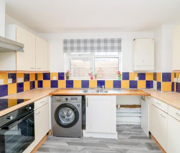3 bedroom terraced house to rent - Photo 2