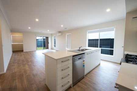 528 Wiltshire Lane, Winter Valley - Photo 3