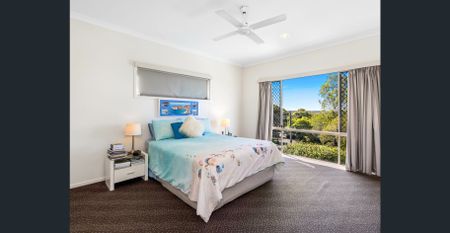 Luxury Fully Furnished Retreat with Pool & Panoramic Views | Mid March–End November 2026 - Photo 4