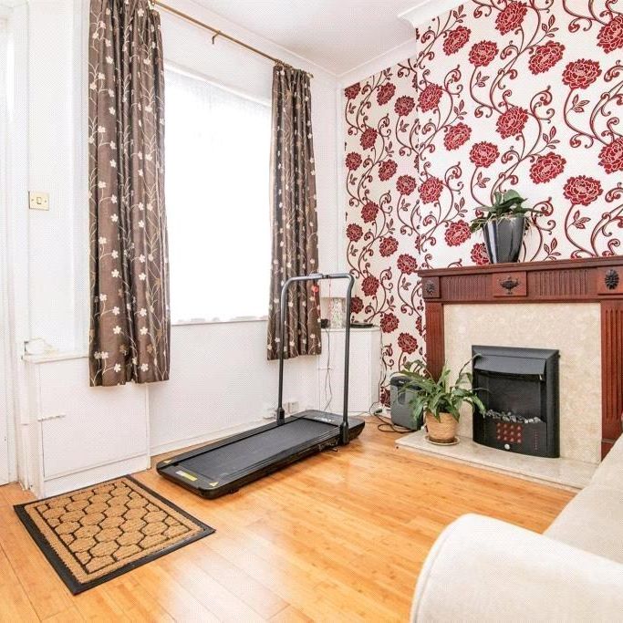 3 bedroom end of terrace house to rent - Photo 1