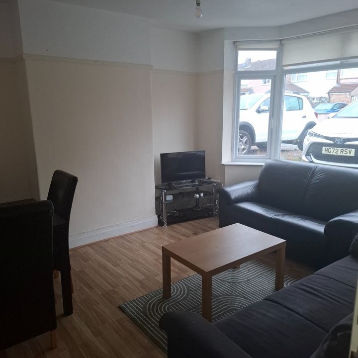 Room in a Shared House, Radley Rd, BS16 - Photo 1