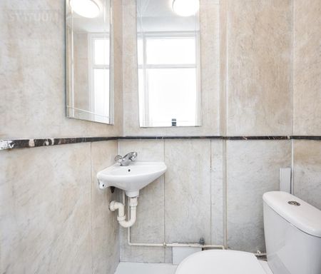 1 bedroom in a flat share to rent - Photo 5